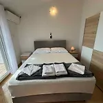 In 44015 Apartment *