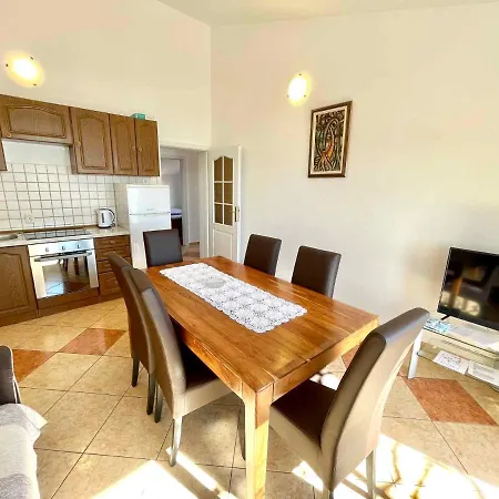 Appartement In 44015