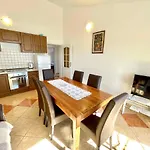 Apartamento In 44015